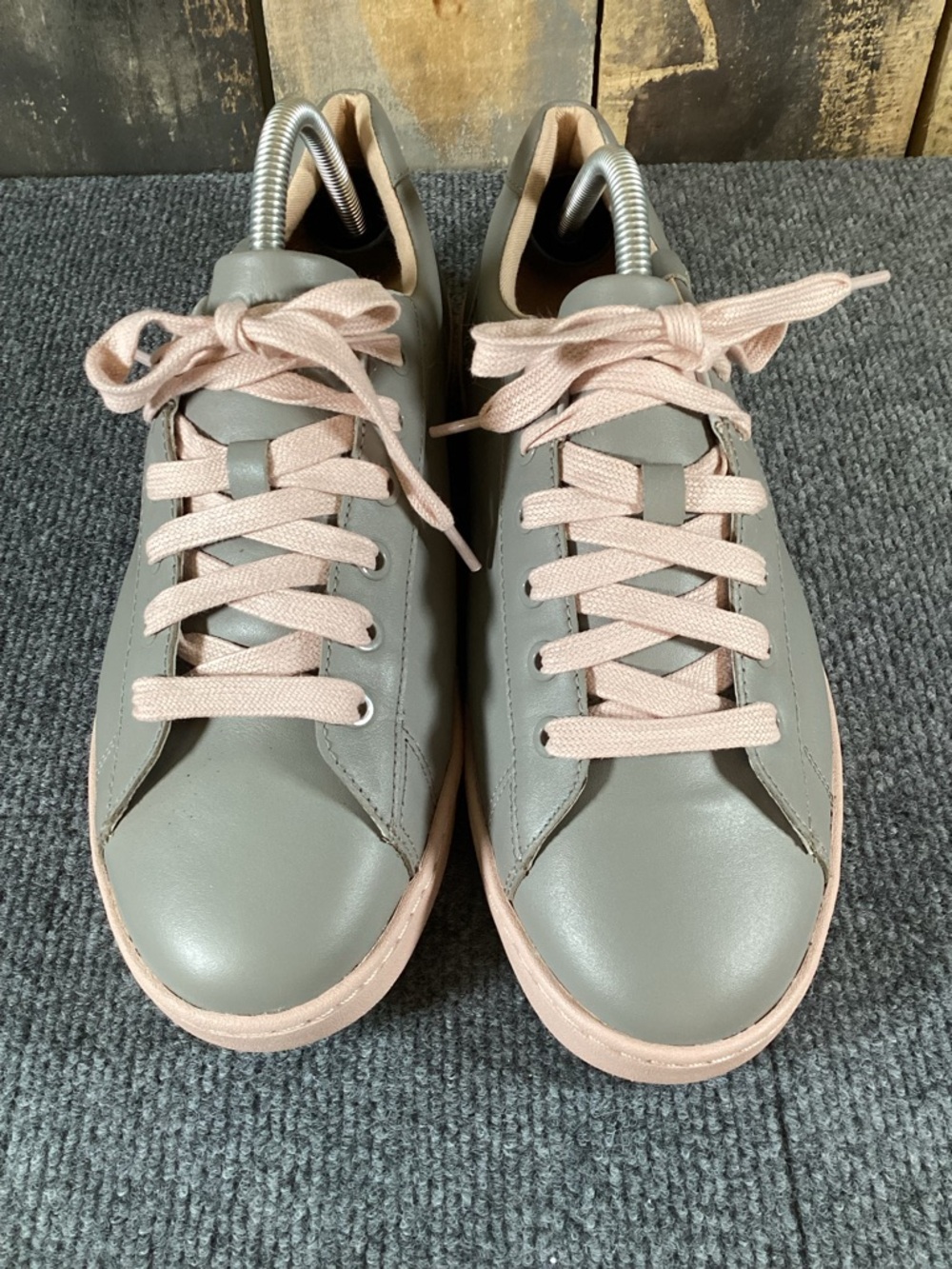 Vionic Mable grey and pale pink sneakers women’s size 10 wide